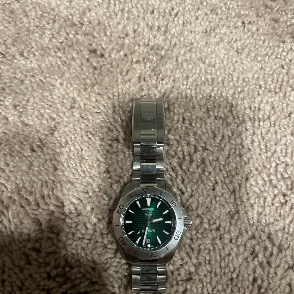 Tag Heuer Aquaracer with Green and Silver Tones - Picture 4 of 6